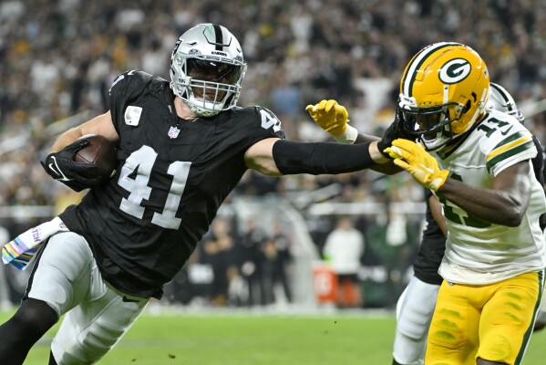 Raiders intercept Jordan Love 3 times hold on to beat Packers 17